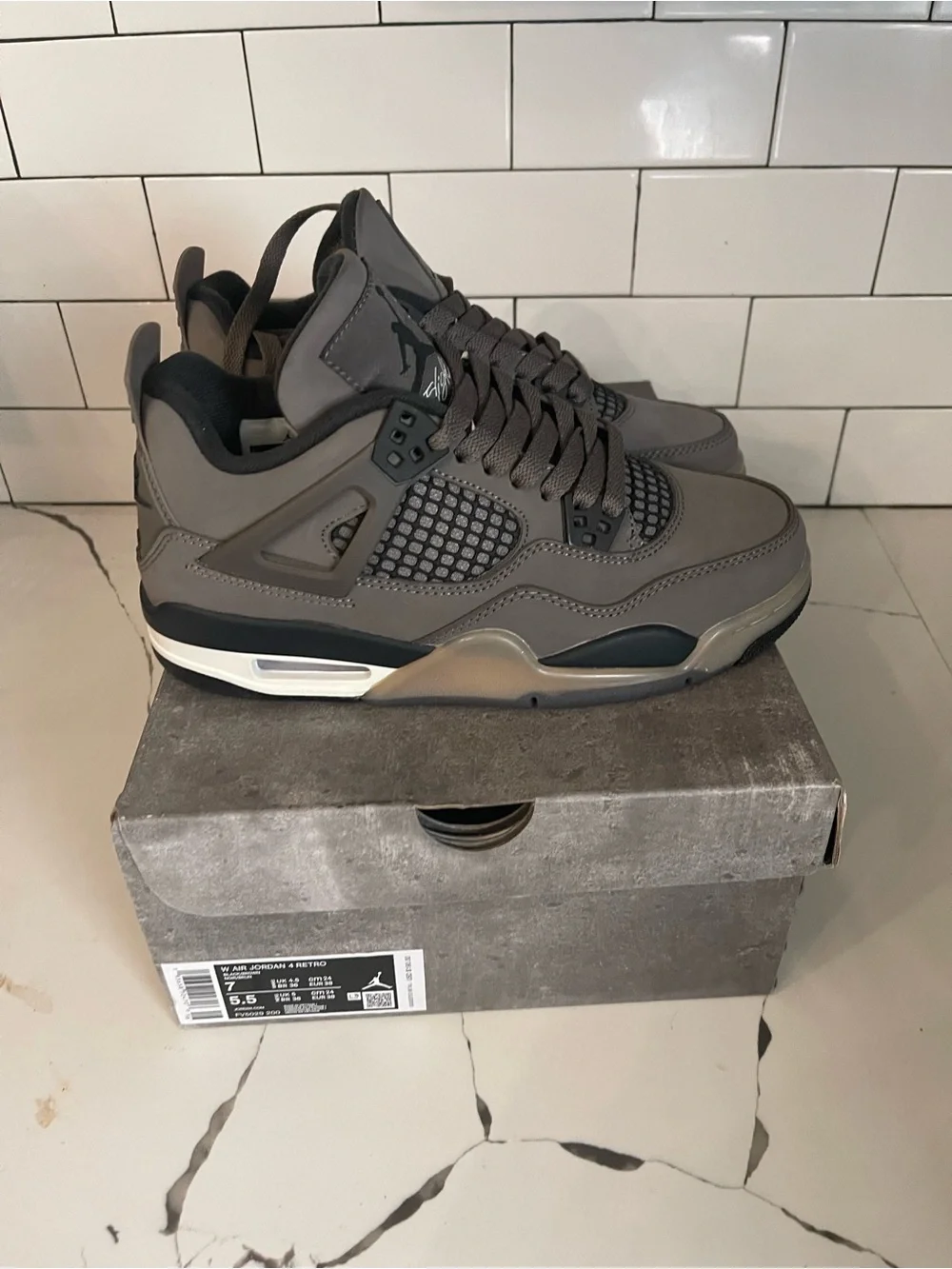 Men’s Retro 4 Cave Stone Size 5.5.